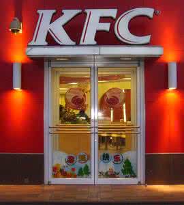 肯德基门的多种色彩 济南肯德基门